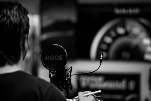 Vozeando - Locución para radio y pódcast